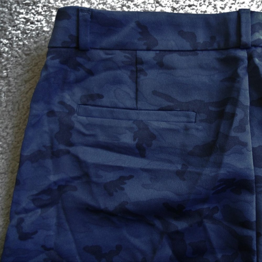 Banana Republic Camo Shorts size 6 Blue - Picture 4 of 4